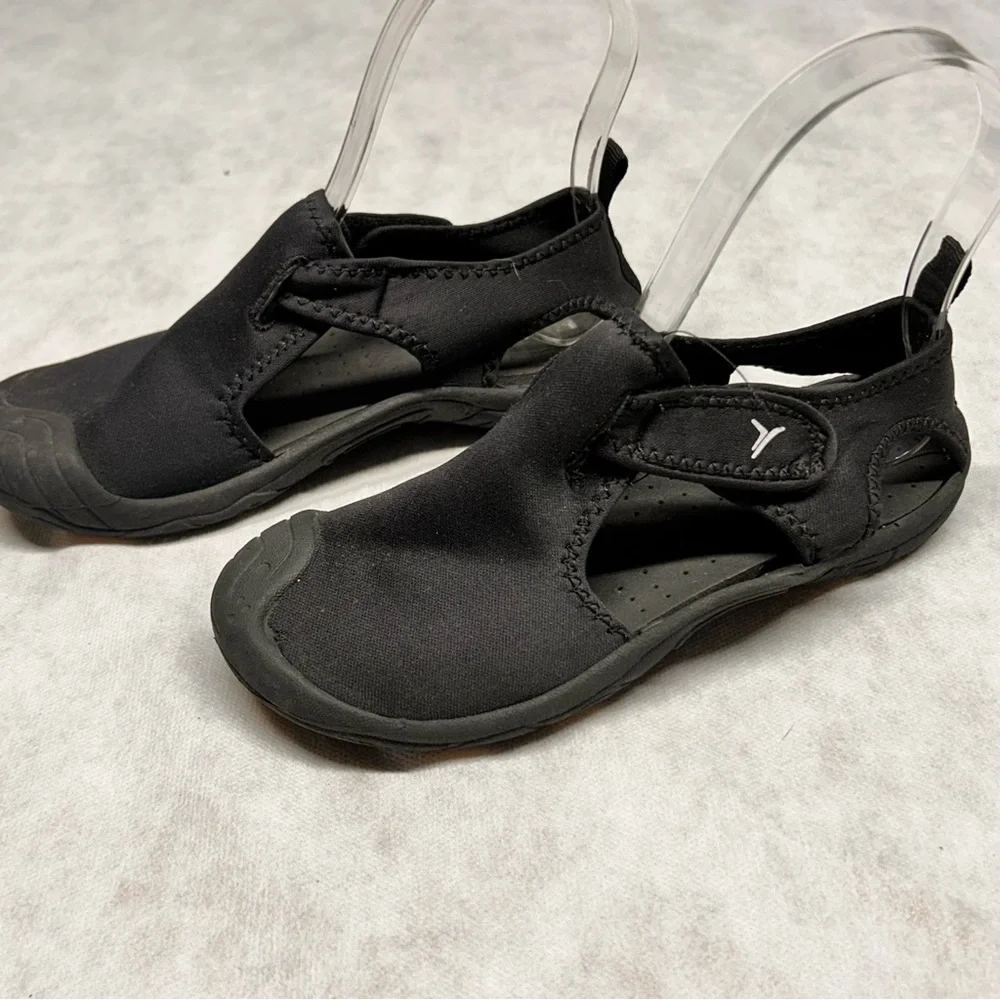 Old Navy Black Water Shoes Slip-On‎ Design